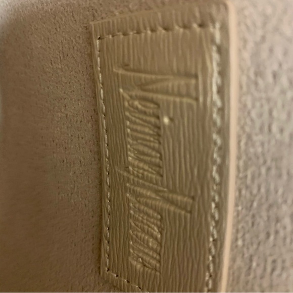 Neiman Marcus Champagne Gold Tote with Structured Design NWOT - Picture 2 of 5